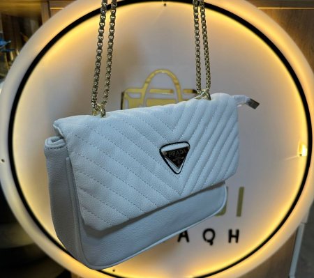 جزدان prada حجم صغير